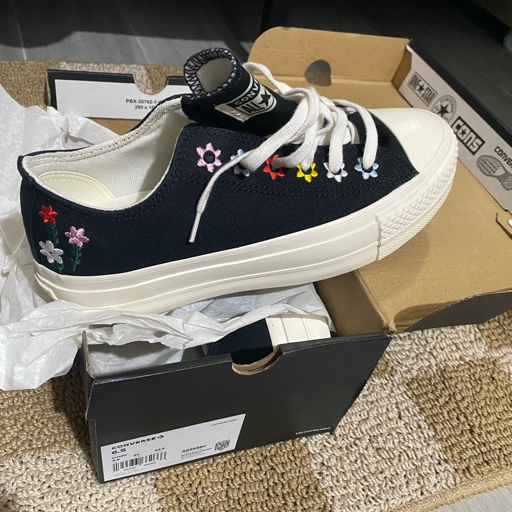 Embroidered converse!